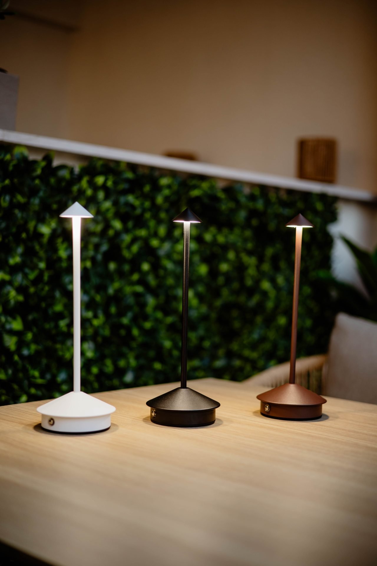 Επιτραπέζιο φωτιστικό "Arrow" 12τμχ/κιβ